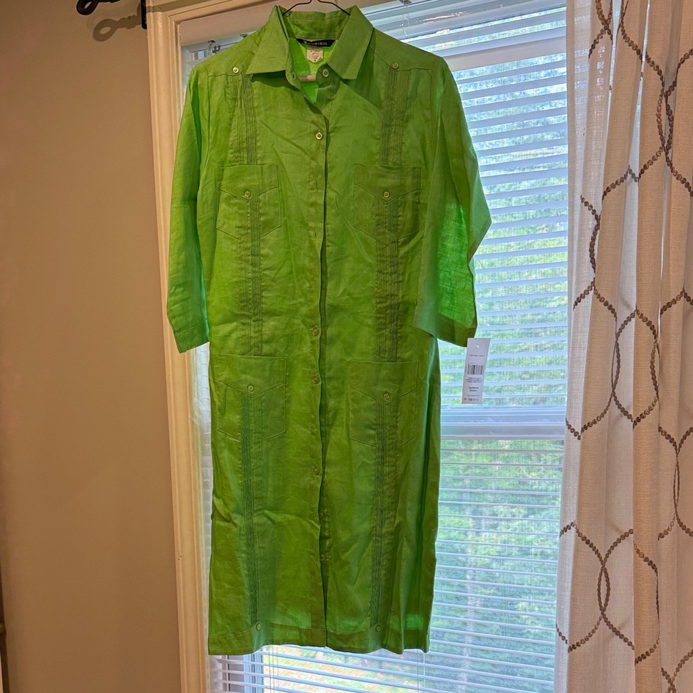 Vestido Guayavera/Chacabana hecho en Rep. Dom.
Green Button-Up Women's Dress